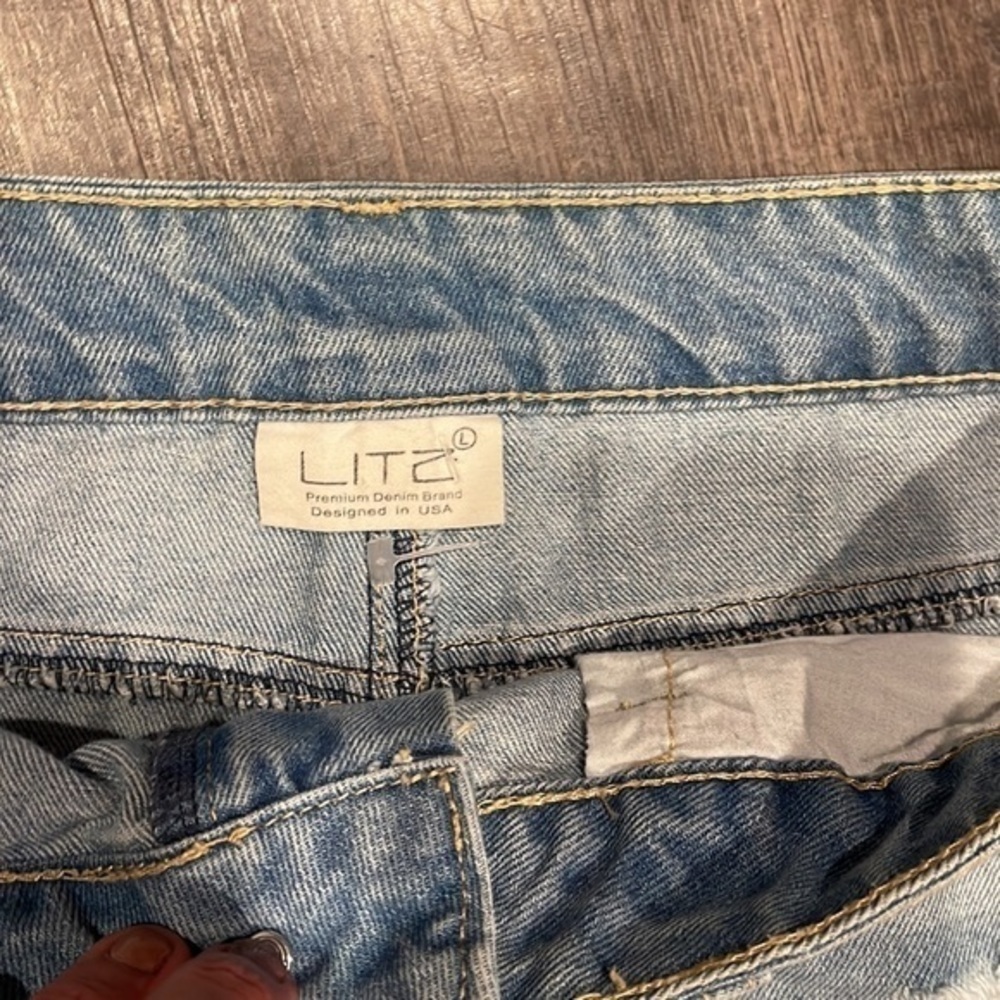 LITZ GROMMET DISTRESSED MINI SKIRT - Picture 2 of 4